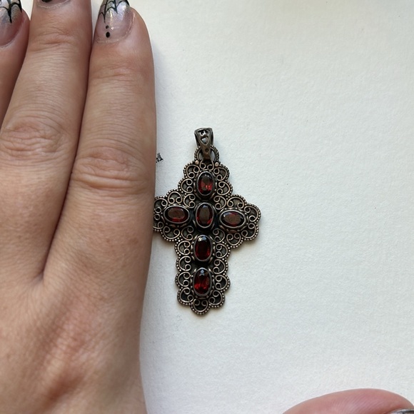 Red Garnets set in a Sterling Silver Cross - Picture 3 of 7